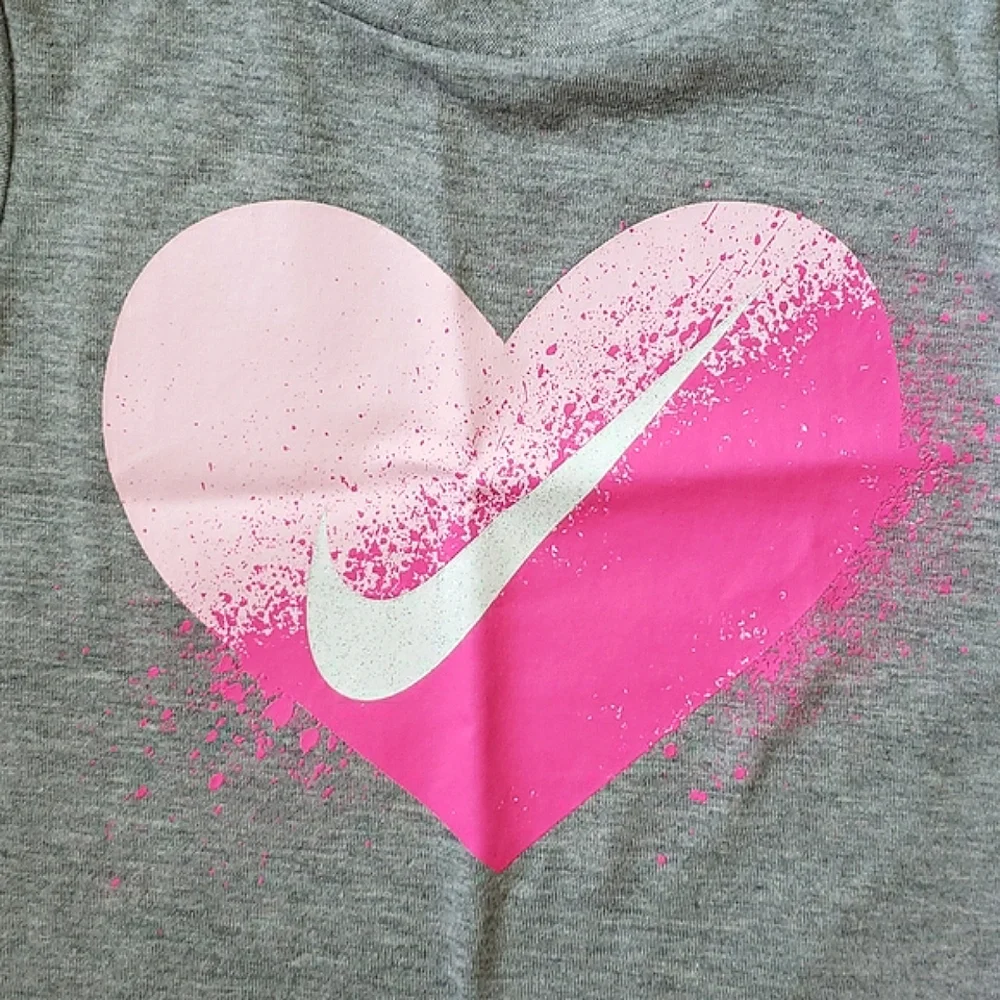 Nike Little Girls Heart Logo Graphic Tee & Shorts Set - Picture 3 of 11